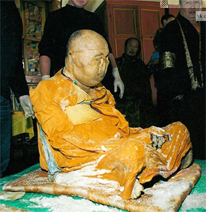 Siet der buddistische MГ¶nch etwa wie der die ErlГ¶sung Erreichter aus?